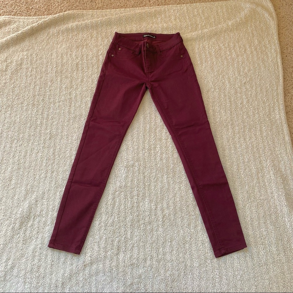 Tinseltown Women's Burgundy Jeggings
